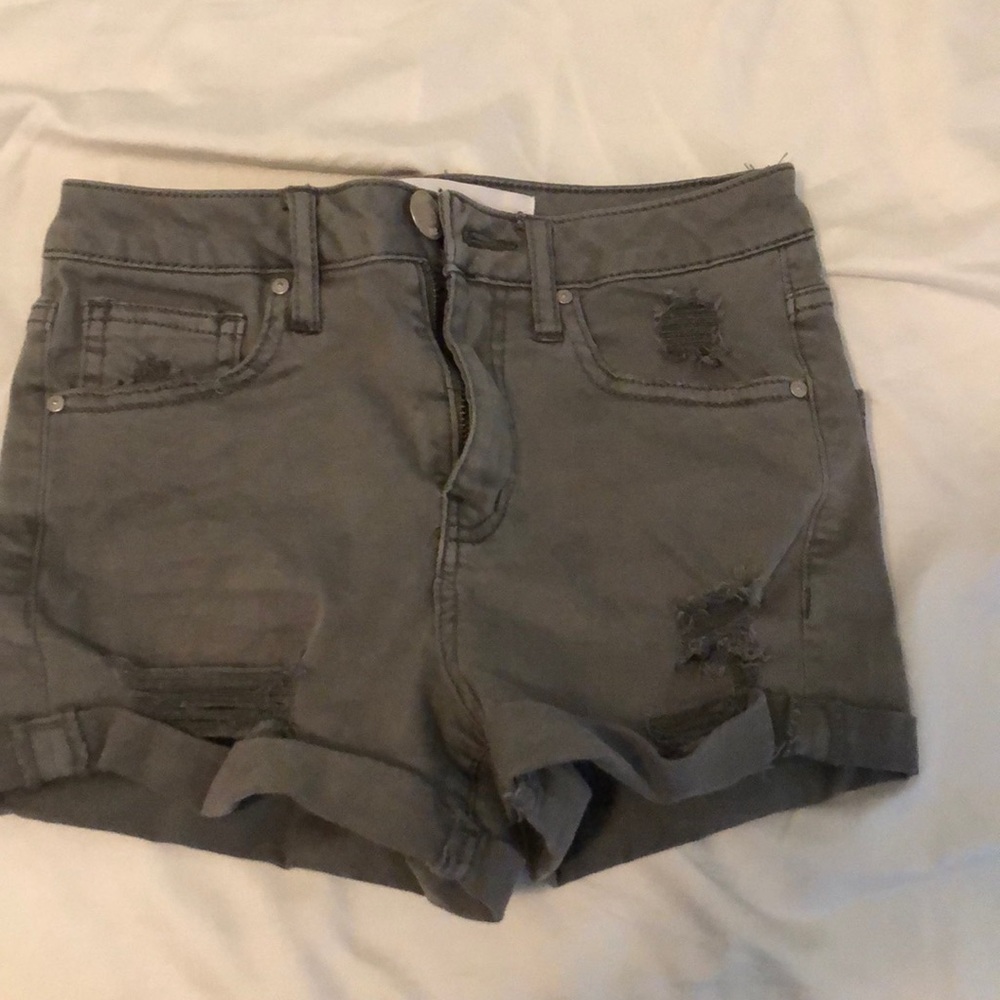 Tillys olive shorts